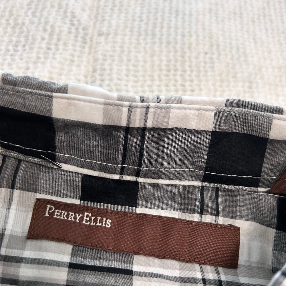 Perry Ellis Men’s Shirt Sleeve Dress Shirt
Size XXL - Picture 5 of 10